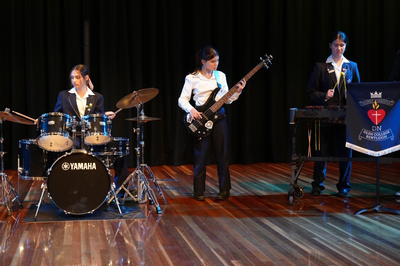 Vol. 55 No. 6 - Performing Arts News